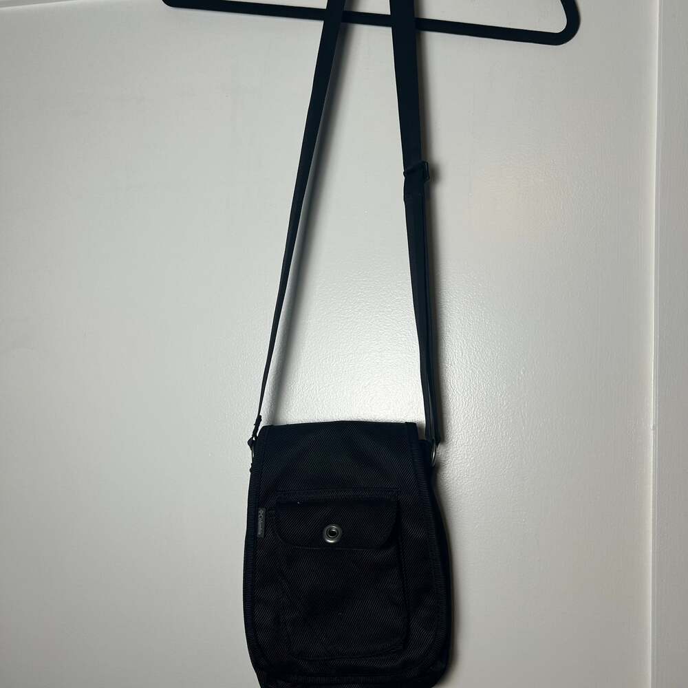 Columbia Black Adjustable Travel Crossbody Shoulder Bag